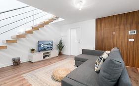 Guestready - Oporto Spotlight - Left
